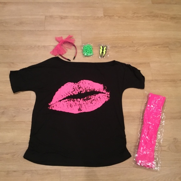 Women’s 80’s Inspired Halloween Costume - Lip Print T-Shirt - Picture 2 of 5